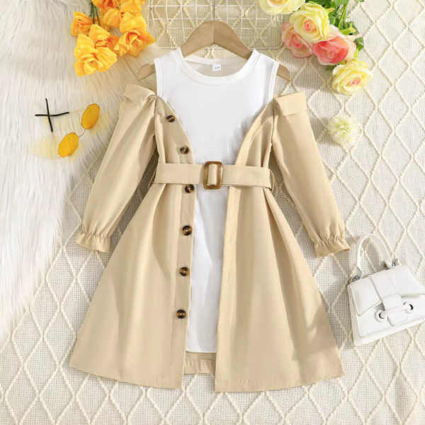 Manteau et robe blanche